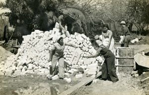 נשים חלוצות ביעבודות בניין, פתח תקווה, שנות ה 40